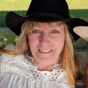 Meet your Posher, Marianne